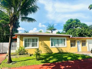 465 NE 157th Ter 1, Miami, FL 33162