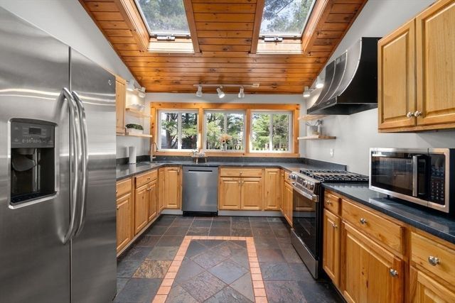 11 Winter St, Foxboro, MA 02035