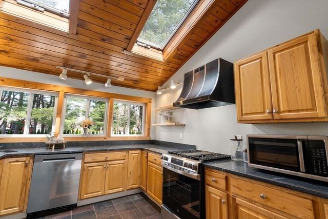 11 Winter St, Foxboro, MA 02035