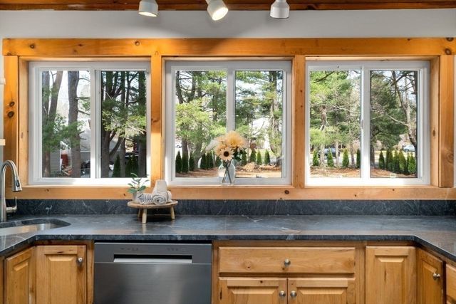 11 Winter St, Foxboro, MA 02035