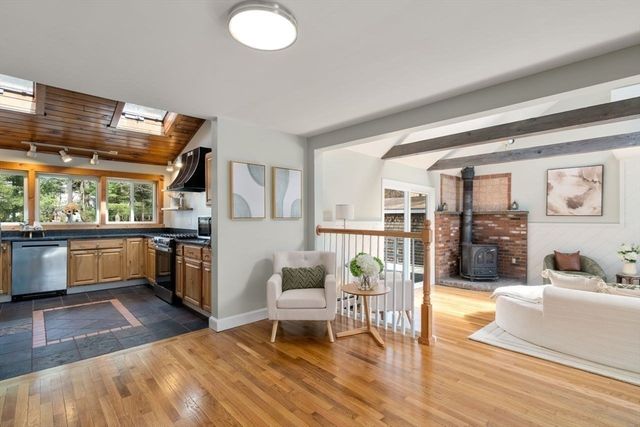 11 Winter St, Foxboro, MA 02035