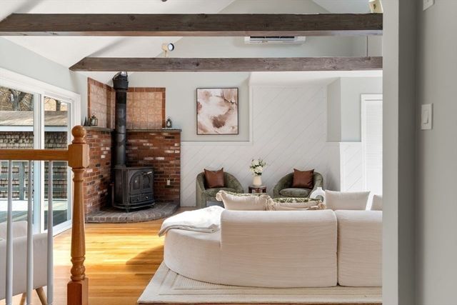 11 Winter St, Foxboro, MA 02035