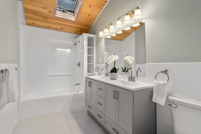 11 Winter St, Foxboro, MA 02035