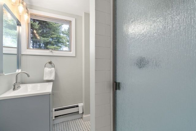 11 Winter St, Foxboro, MA 02035