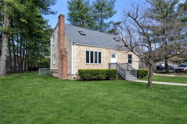 11 Winter St, Foxboro, MA 02035