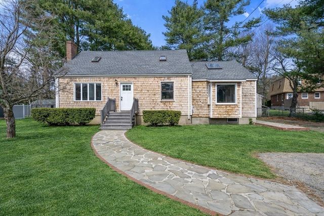 11 Winter St, Foxboro, MA 02035