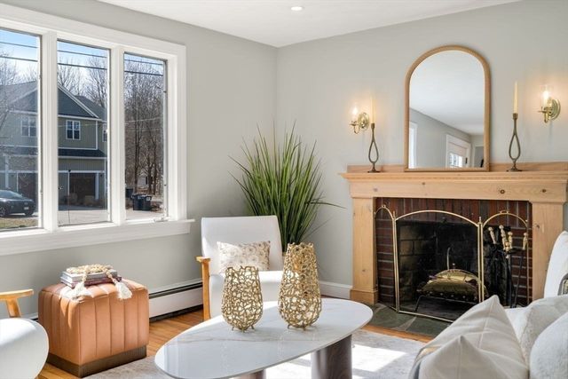 11 Winter St, Foxboro, MA 02035