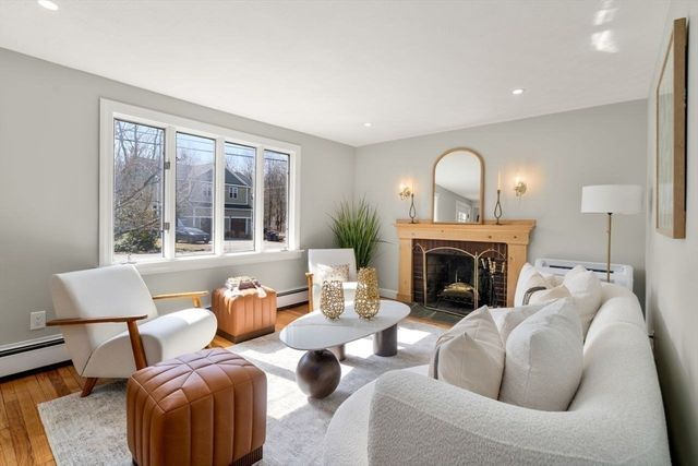 11 Winter St, Foxboro, MA 02035