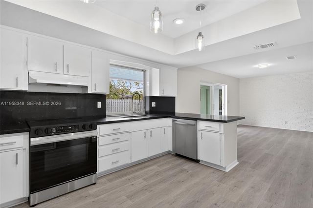 7081 NW 8th Ct, Plantation, FL 33317