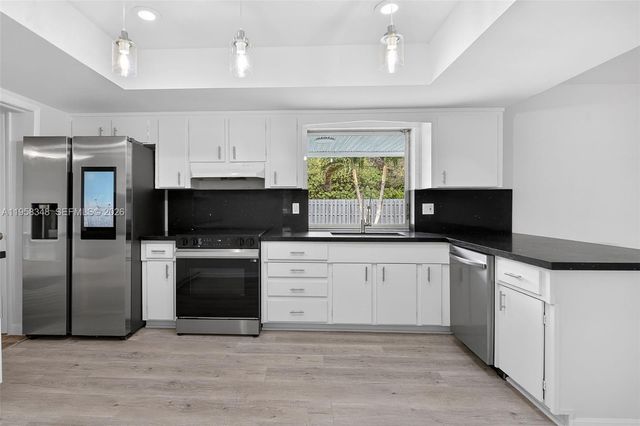 7081 NW 8th Ct, Plantation, FL 33317