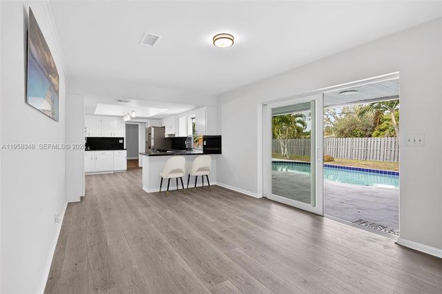 7081 NW 8th Ct, Plantation, FL 33317