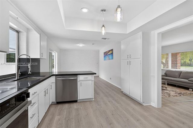 7081 NW 8th Ct, Plantation, FL 33317