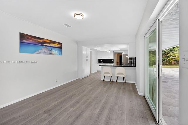 7081 NW 8th Ct, Plantation, FL 33317