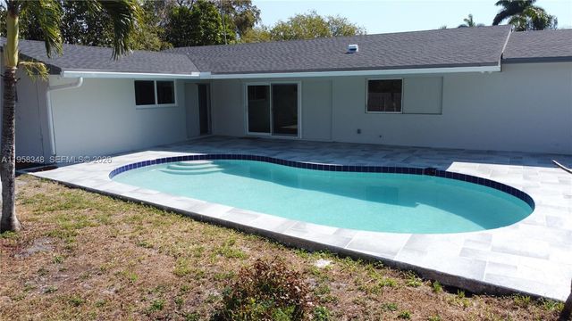 7081 NW 8th Ct, Plantation, FL 33317