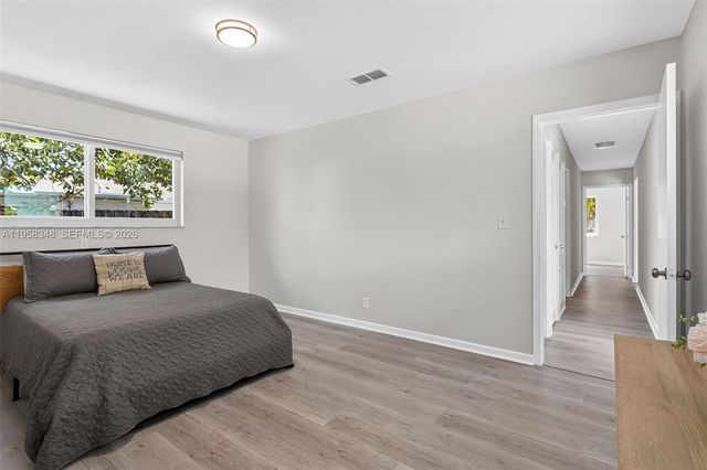 7081 NW 8th Ct, Plantation, FL 33317