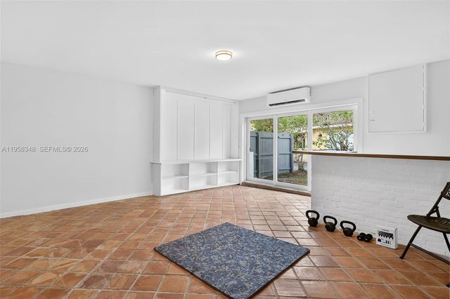 7081 NW 8th Ct, Plantation, FL 33317