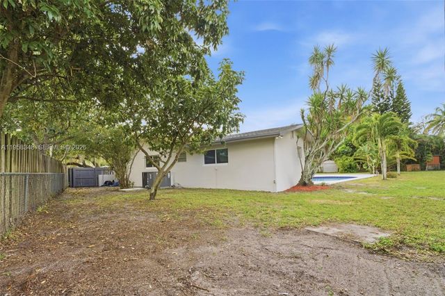 7081 NW 8th Ct, Plantation, FL 33317
