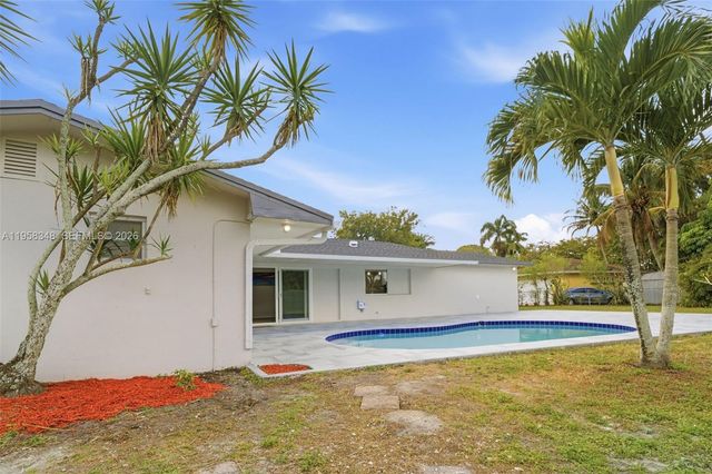 7081 NW 8th Ct, Plantation, FL 33317