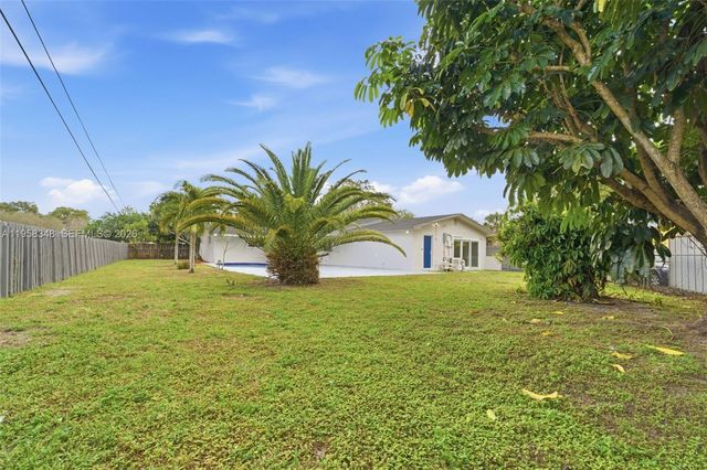 7081 NW 8th Ct, Plantation, FL 33317