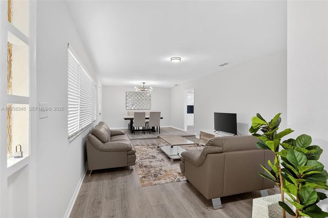 7081 NW 8th Ct, Plantation, FL 33317