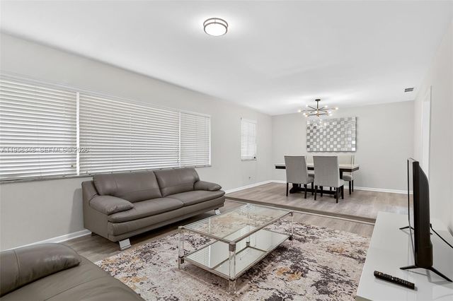 7081 NW 8th Ct, Plantation, FL 33317