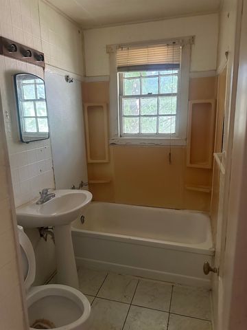 1129 S Pershing, Wichita, KS 67218