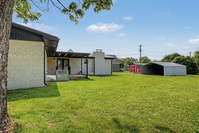 403 Robins St, Lawrenceburg, TN 38464