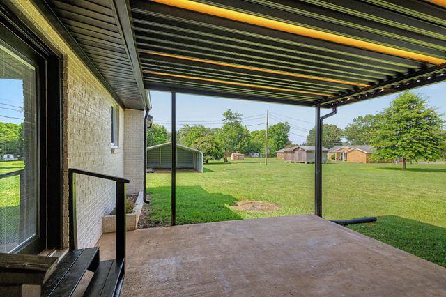 403 Robins St, Lawrenceburg, TN 38464