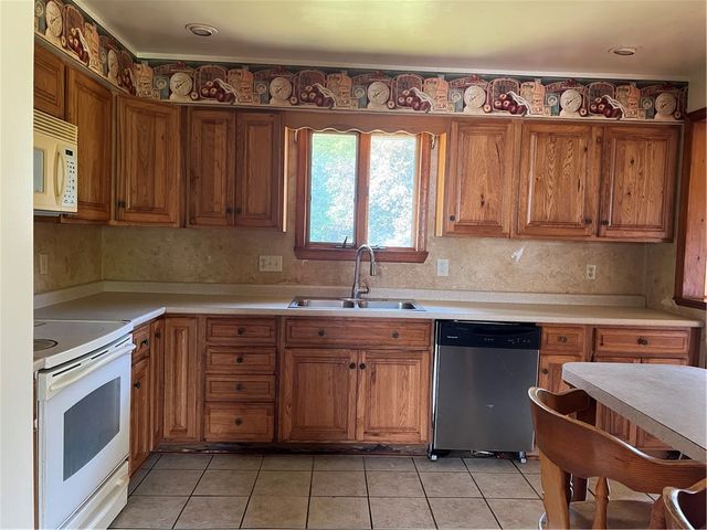 105 Lawrence Ave, Twp Of But Nw, PA 16001