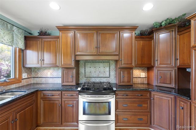 36959 Dardanella Street, Livonia, MI 48152