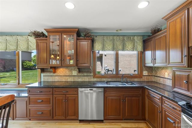 36959 Dardanella Street, Livonia, MI 48152