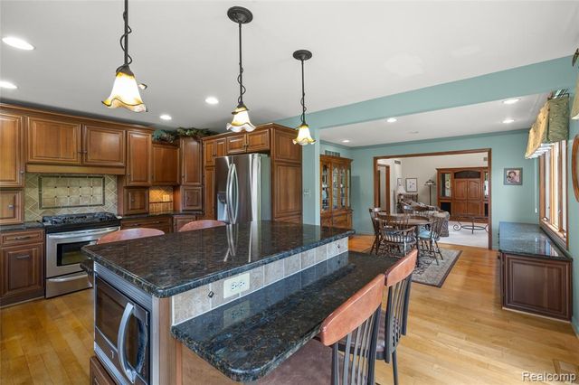 36959 Dardanella Street, Livonia, MI 48152