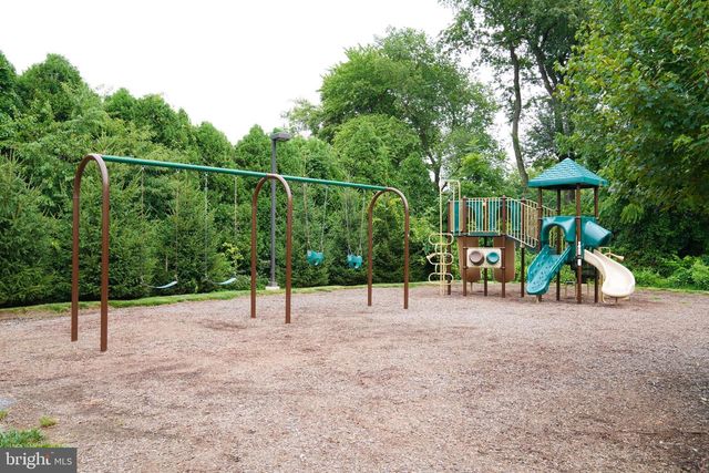 132 MULBERRY DR, Malvern, PA 19355