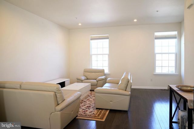 132 MULBERRY DR, Malvern, PA 19355