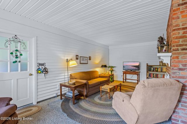 12 Autumn Hill Ct, Prospect, KY 40059