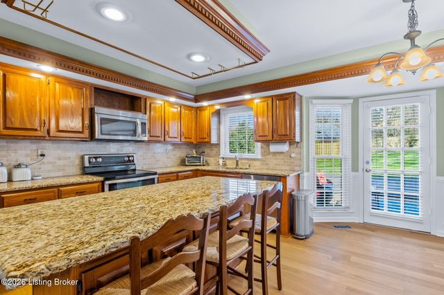 12 Autumn Hill Ct, Prospect, KY 40059