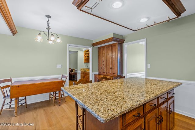 12 Autumn Hill Ct, Prospect, KY 40059