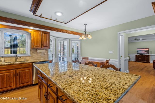 12 Autumn Hill Ct, Prospect, KY 40059