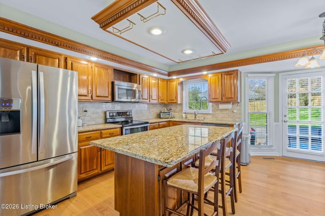 12 Autumn Hill Ct, Prospect, KY 40059