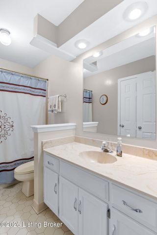 12 Autumn Hill Ct, Prospect, KY 40059