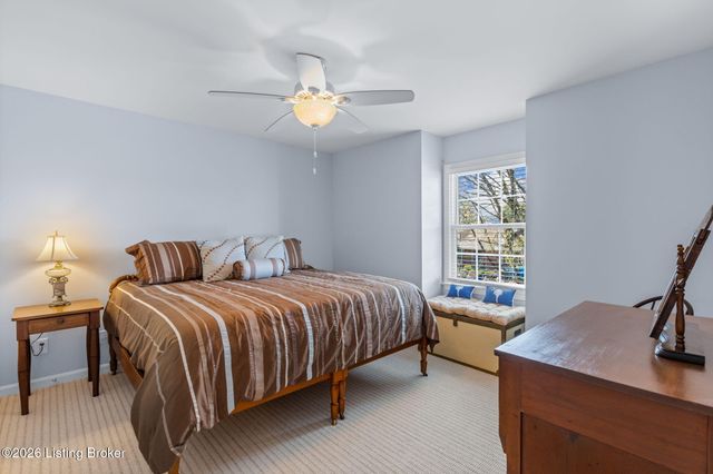 12 Autumn Hill Ct, Prospect, KY 40059