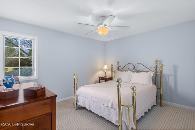 12 Autumn Hill Ct, Prospect, KY 40059