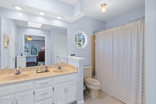 12 Autumn Hill Ct, Prospect, KY 40059