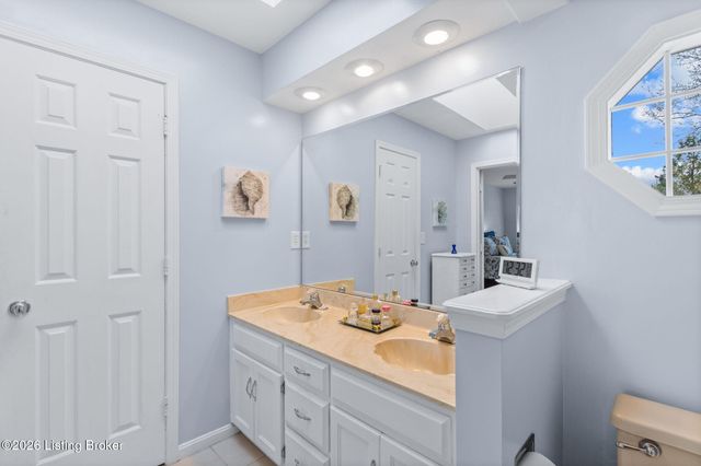 12 Autumn Hill Ct, Prospect, KY 40059