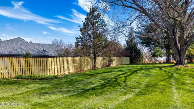12 Autumn Hill Ct, Prospect, KY 40059