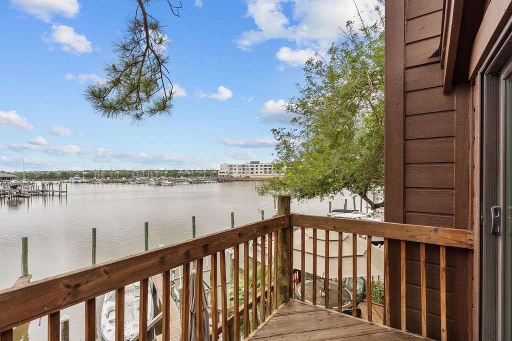 659 Davis Road, League City, TX 77573