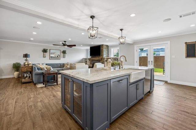 4517 Mimosa Drive, Bellaire, TX 77401