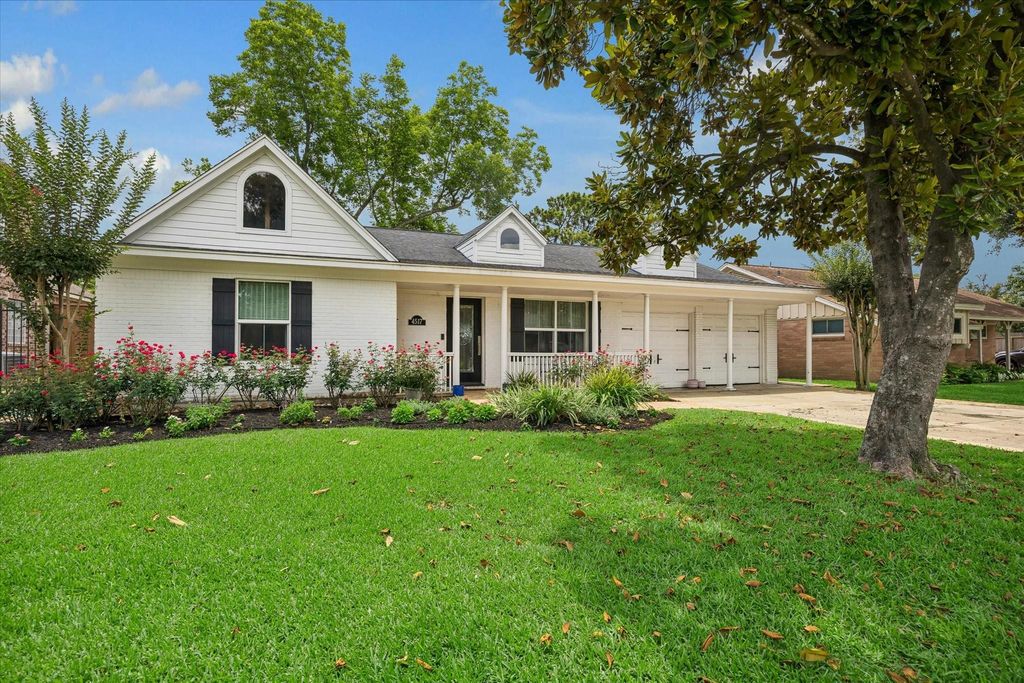 Image 1 of property listing at 4517 Mimosa Drive, Bellaire, TX 77401