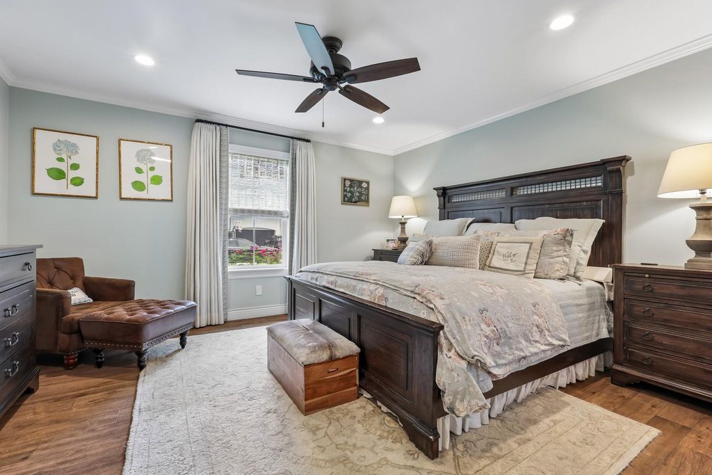 Image 14 of property listing at 4517 Mimosa Drive, Bellaire, TX 77401