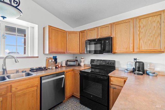 6600 SW Jarvis Drive, Mountain Home, ID 83647